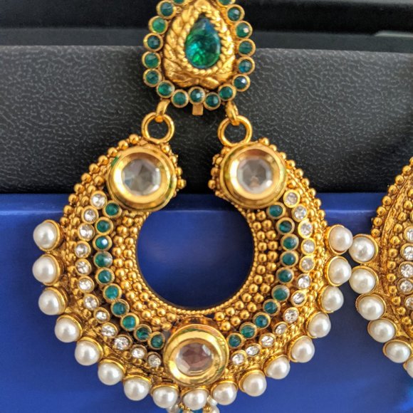 Aksitha earrings - Picture 3 of 7